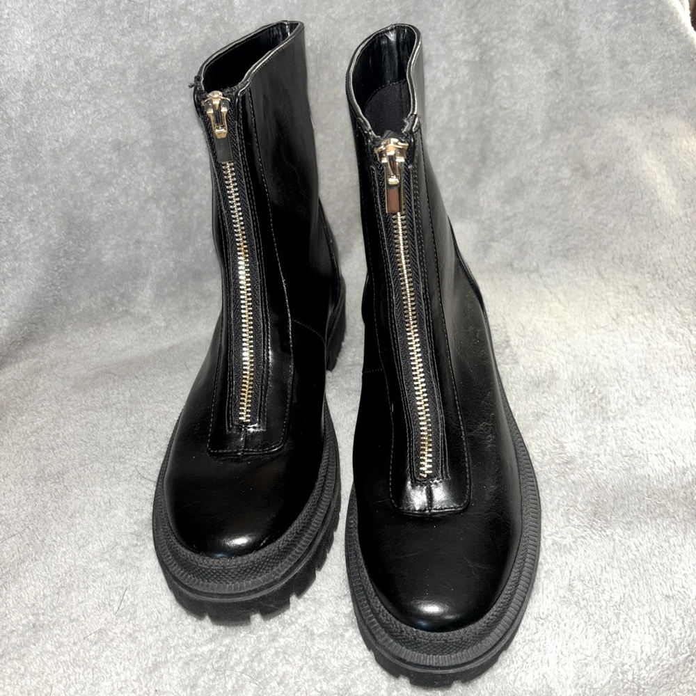Women’s Abercrombie and Fitch zip boots, New without box Size-6.5